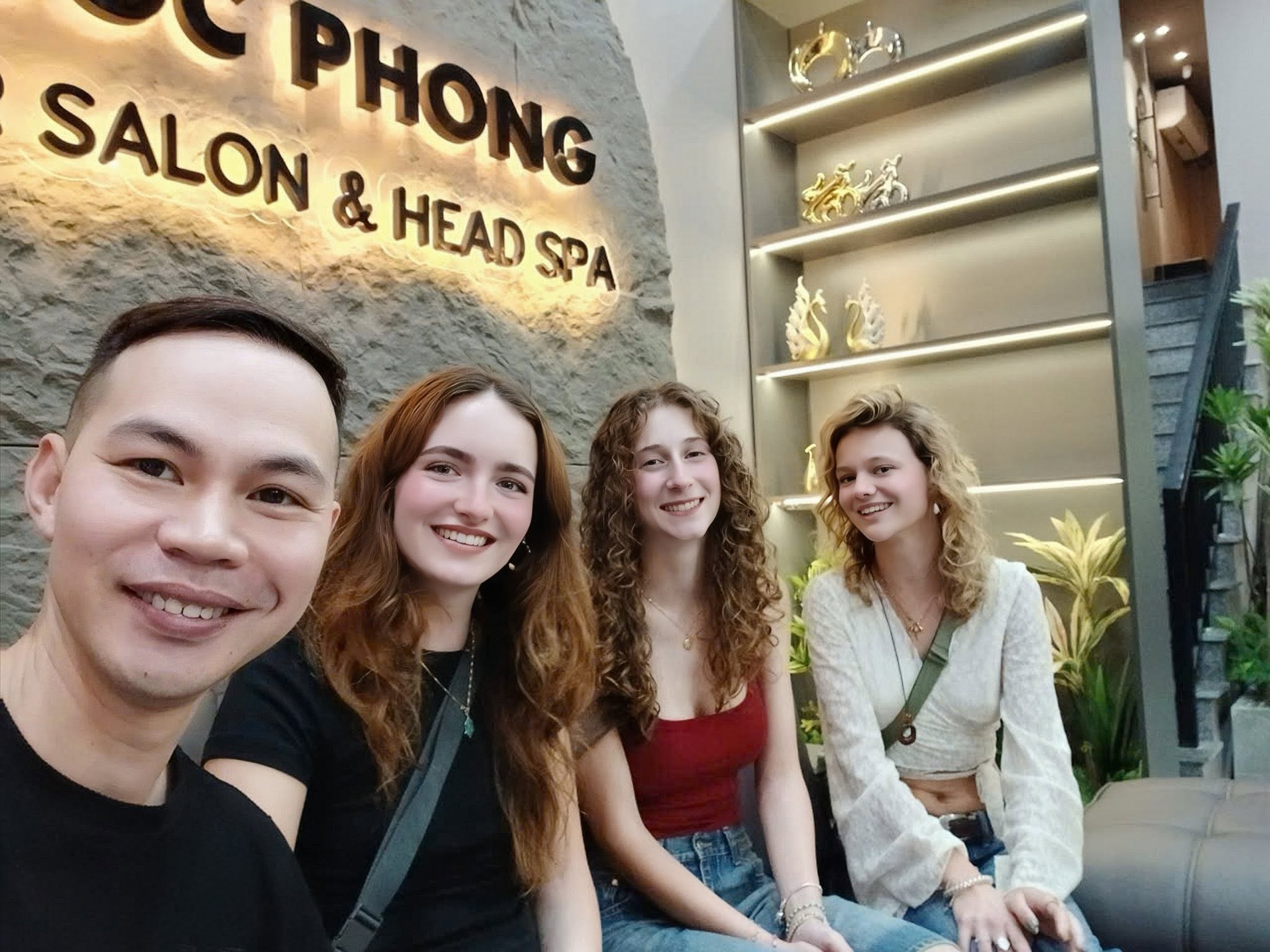 Không gian làm tóc